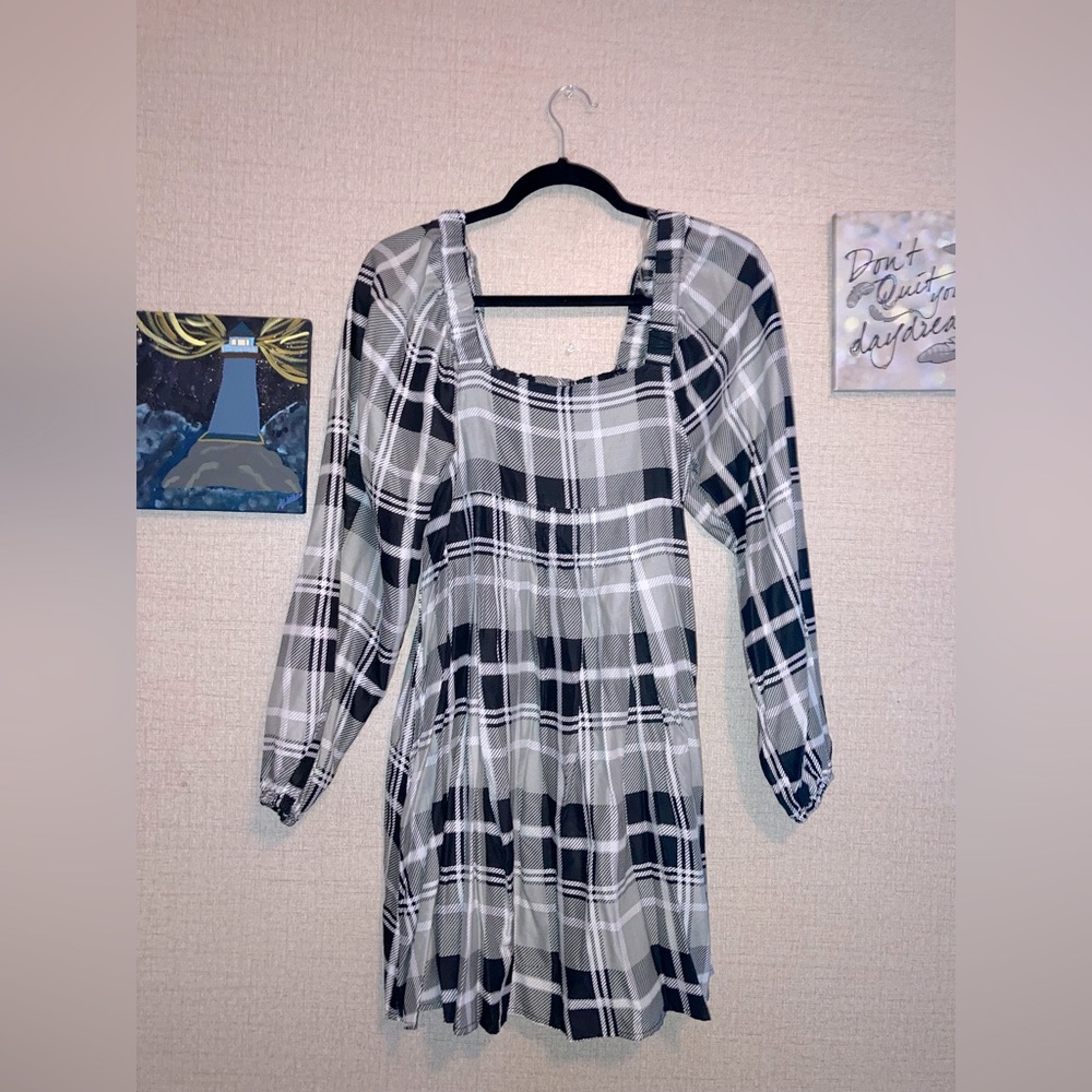 Black and white patterned dress by Jolie & Joy